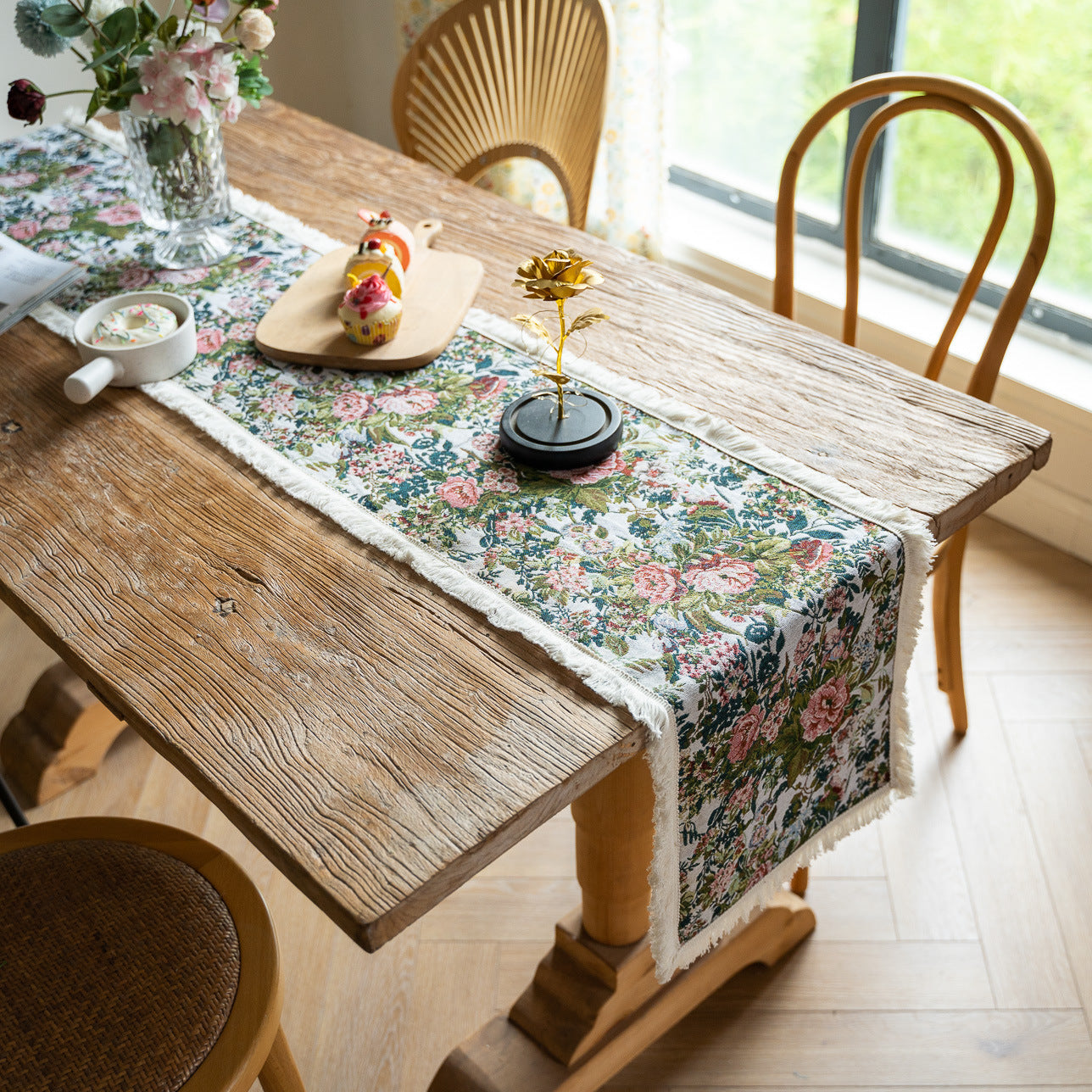 Floral Elegance: Tassel Dining Mat